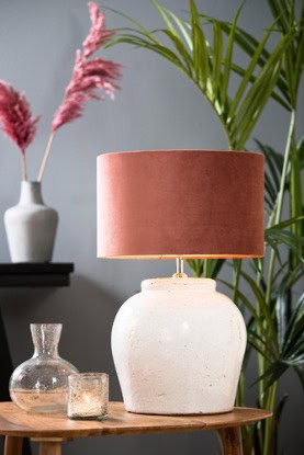 Maak je interieur compleet met een roze lampenkap! 