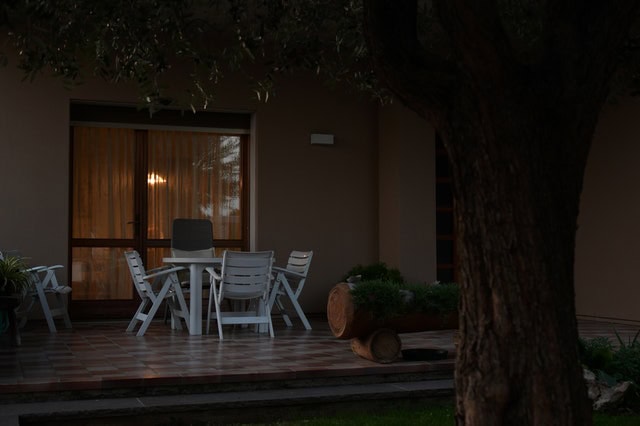 voordelen van hard houten tuinstoelen