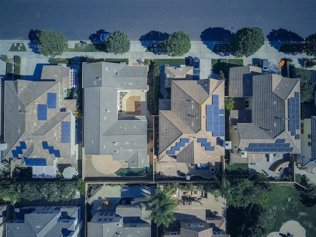 Stijlvolle zonnepanelen op je dak: de mogelijkheden van esthetische montagesystemen
